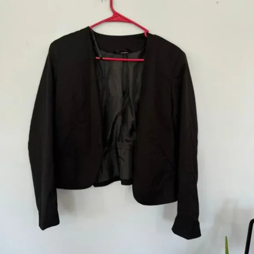 Divided by H&M Black Cropped Blazer Jacket Size 12 Long Sleeves Front Closure